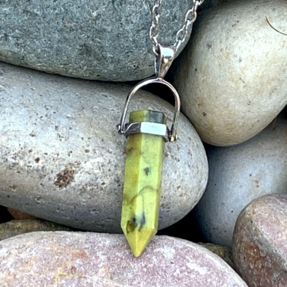 Lizardite Sterling Silver Meditation Point Necklace - Picture 3 of 4